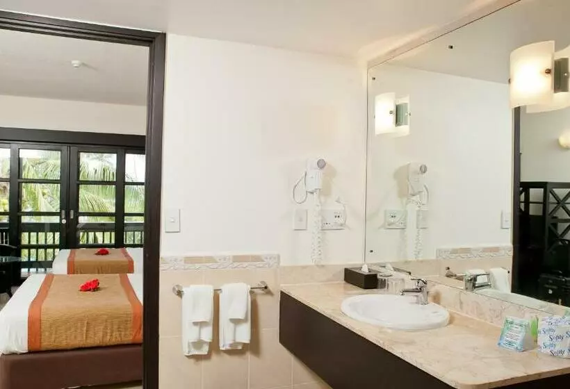 اتاق استاندارد با چشمانداز دریا, The Naviti Resort