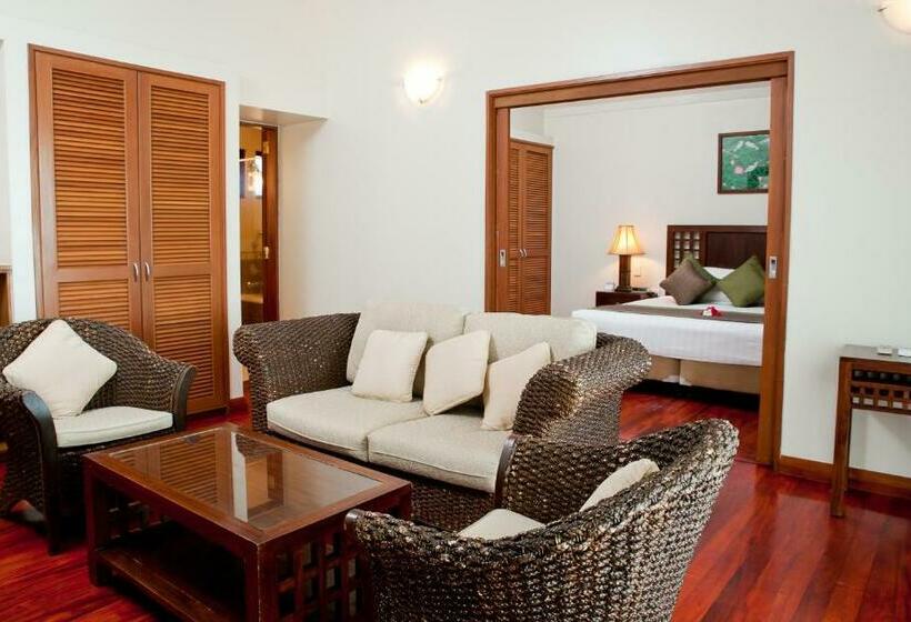 Люкс Deluxe Кровать Кинг, The Naviti Resort