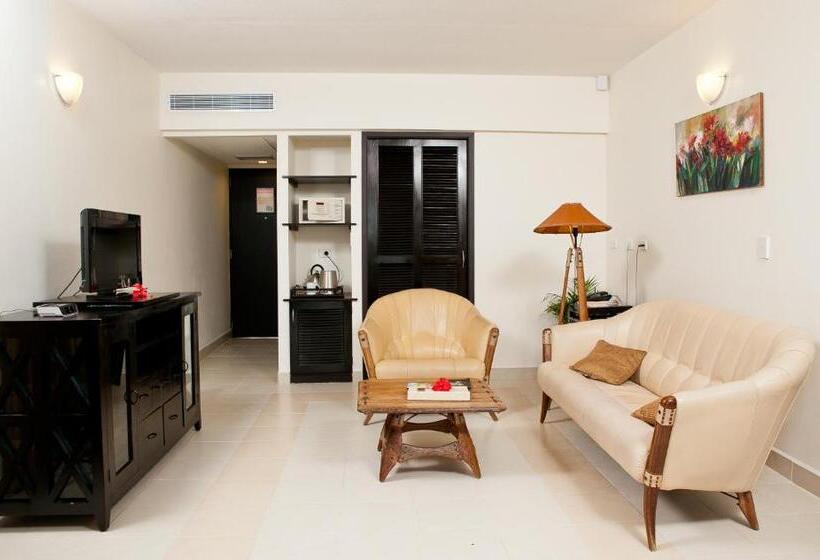 Люкс Deluxe Кровать Кинг, The Naviti Resort