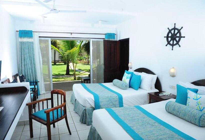 اتاق خانوادگی با چشم‌انداز باغ, Voyager Beach Resort