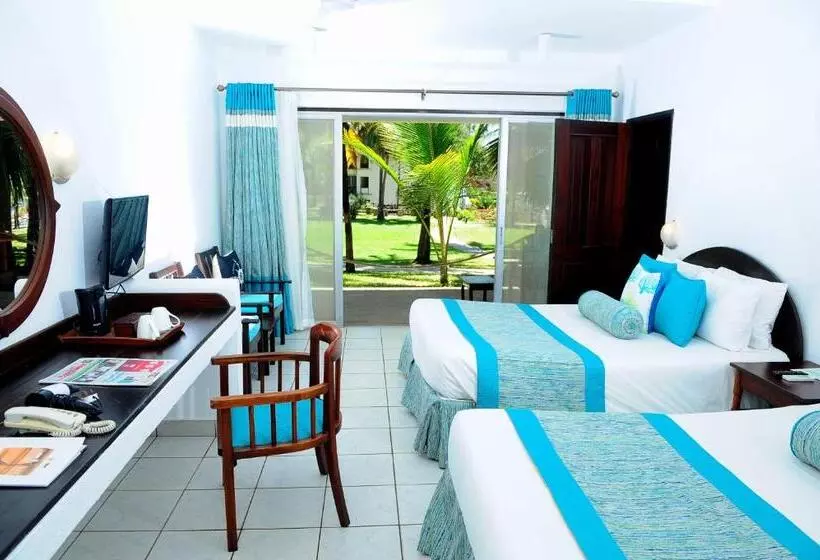 اتاق خانوادگی با چشم‌انداز باغ, Voyager Beach Resort