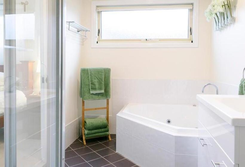 بنگله خانوادگی, One Tree Accommodation