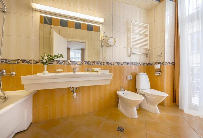 سوییت, Artis Centrum Hotels