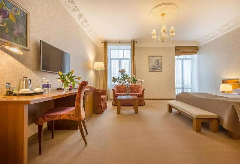 سوییت جونیور, Artis Centrum Hotels