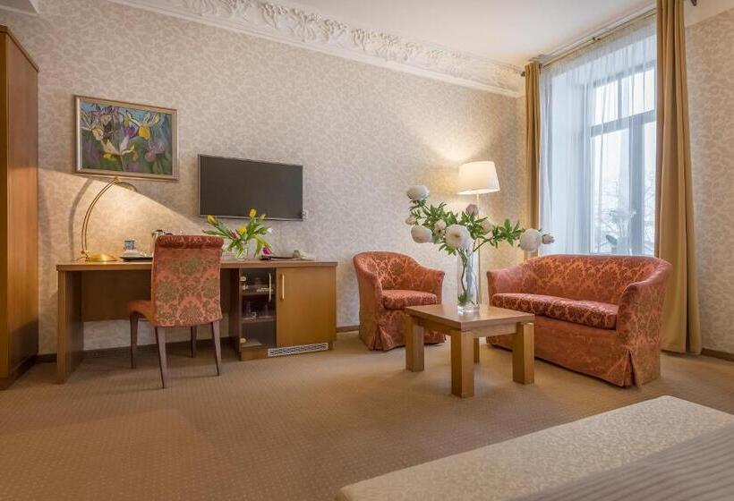 سوییت جونیور, Artis Centrum Hotels