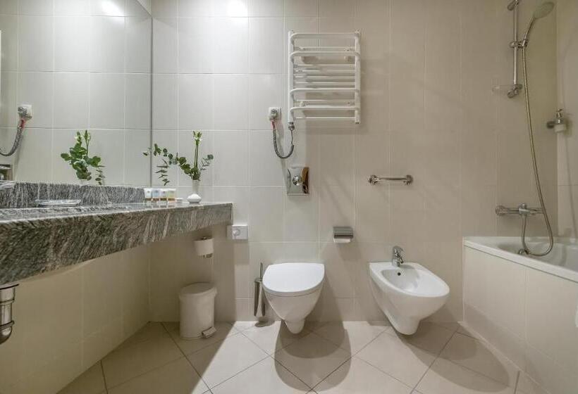 سوییت جونیور, Artis Centrum Hotels