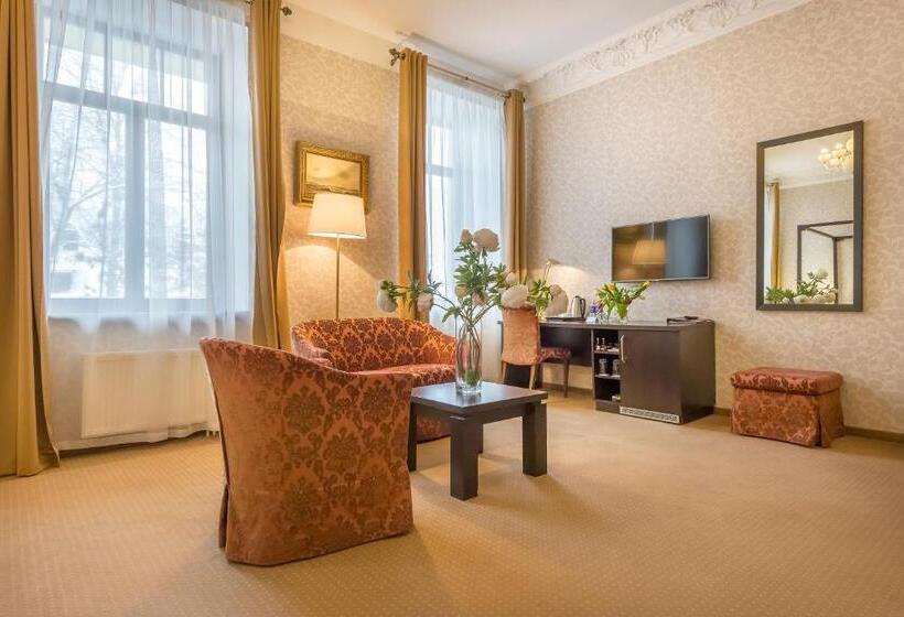 سوییت جونیور, Artis Centrum Hotels