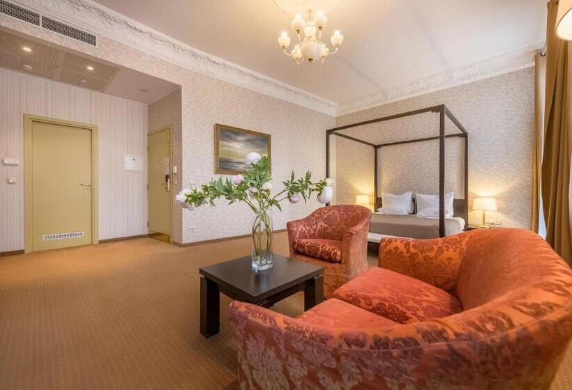 سوییت جونیور, Artis Centrum Hotels