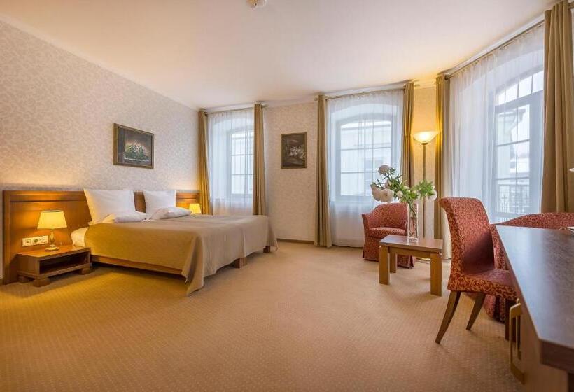 سوییت جونیور, Artis Centrum Hotels