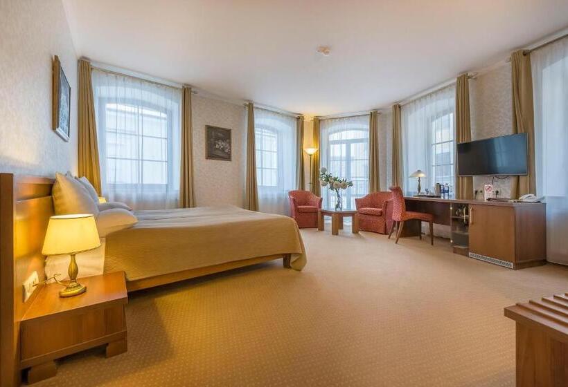 سوییت جونیور, Artis Centrum Hotels