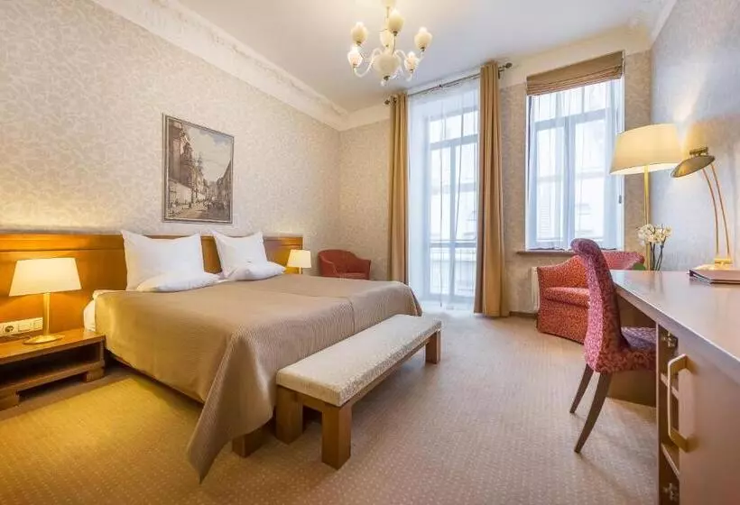 اتاق اجرایی, Artis Centrum Hotels