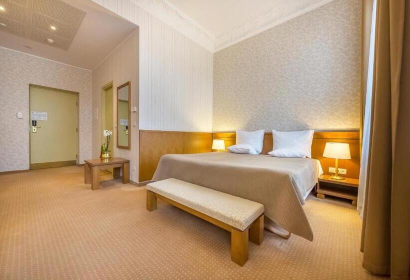 اتاق اجرایی, Artis Centrum Hotels