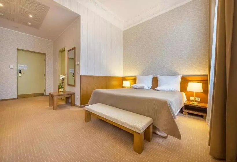 اتاق اجرایی, Artis Centrum Hotels