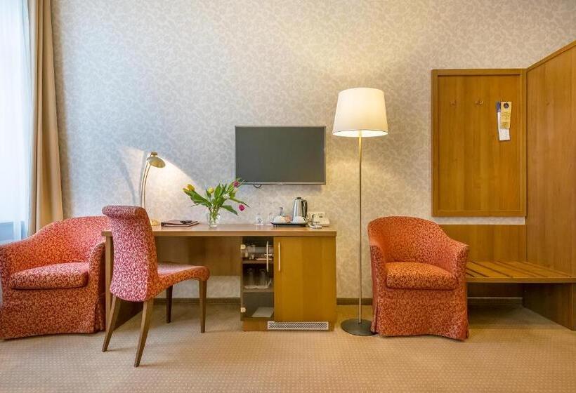 اتاق اجرایی, Artis Centrum Hotels