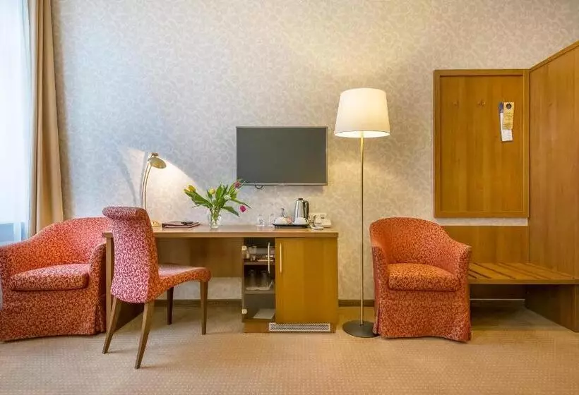 اتاق اجرایی, Artis Centrum Hotels