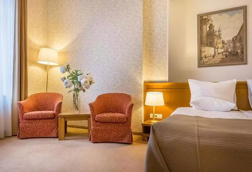 اتاق اجرایی, Artis Centrum Hotels