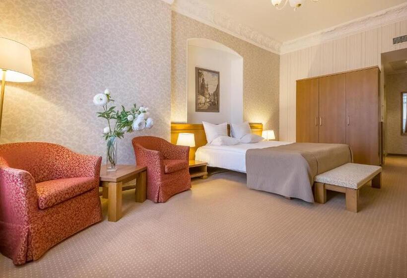 اتاق اجرایی, Artis Centrum Hotels