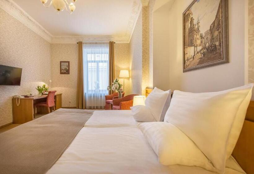 اتاق اجرایی, Artis Centrum Hotels