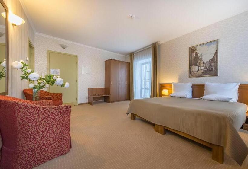 اتاق اجرایی, Artis Centrum Hotels