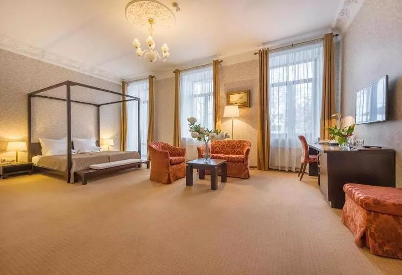 سوییت جونیور, Artis Centrum Hotels