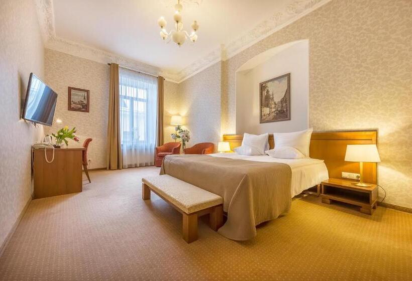 اتاق اجرایی, Artis Centrum Hotels