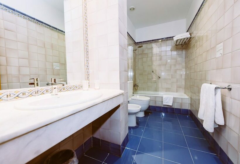 اتاق خانوادگی, Basic Hotel Doña Manuela