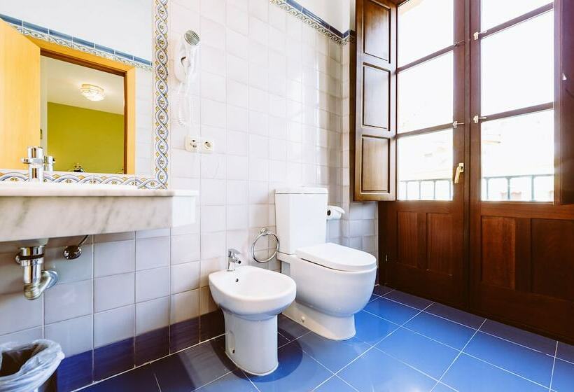 اتاق خانوادگی, Basic Hotel Doña Manuela