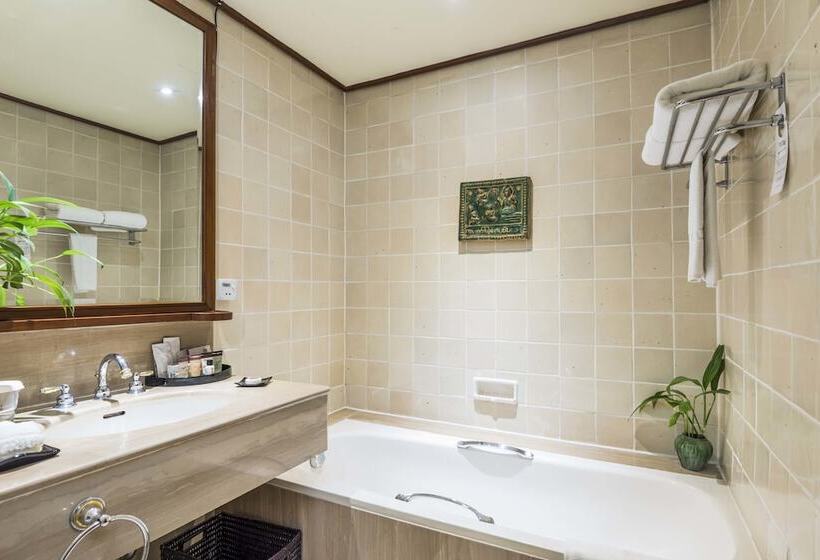 اتاق کلاب, Chatrium Royal Lake Yangon