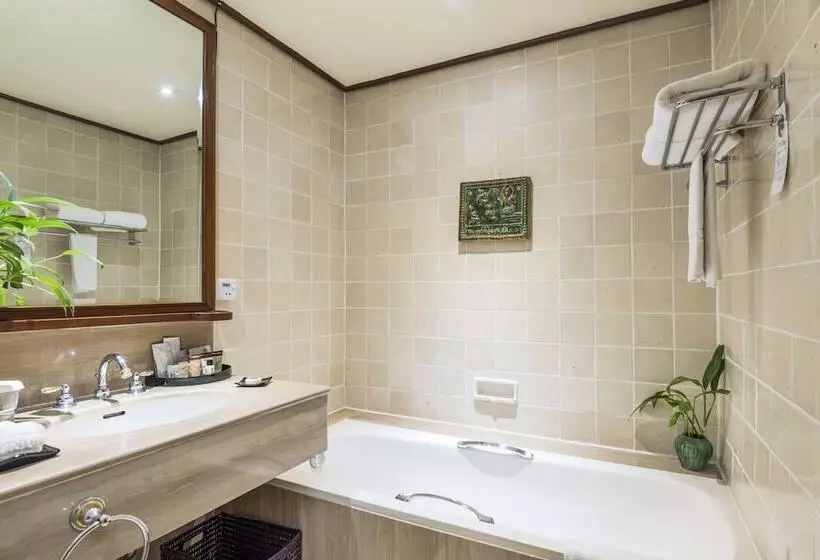اتاق کلاب, Chatrium Royal Lake Yangon