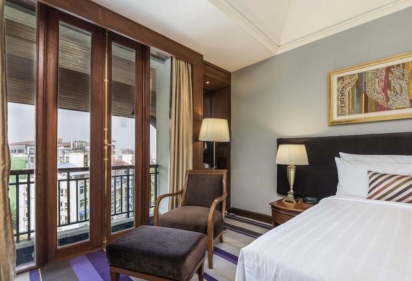 اتاق کلاب, Chatrium Royal Lake Yangon