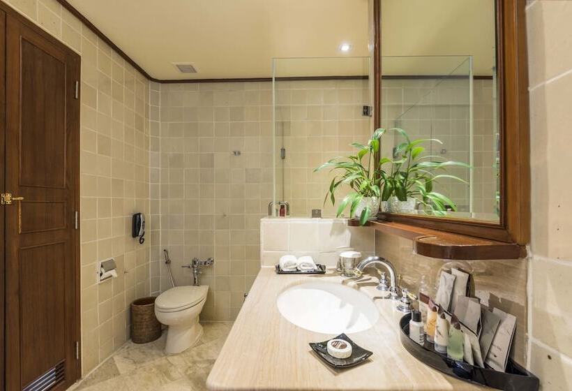 اتاق کلاب, Chatrium Royal Lake Yangon