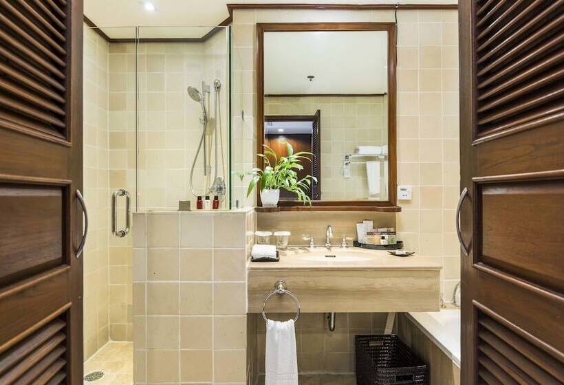 اتاق کلاب, Chatrium Royal Lake Yangon