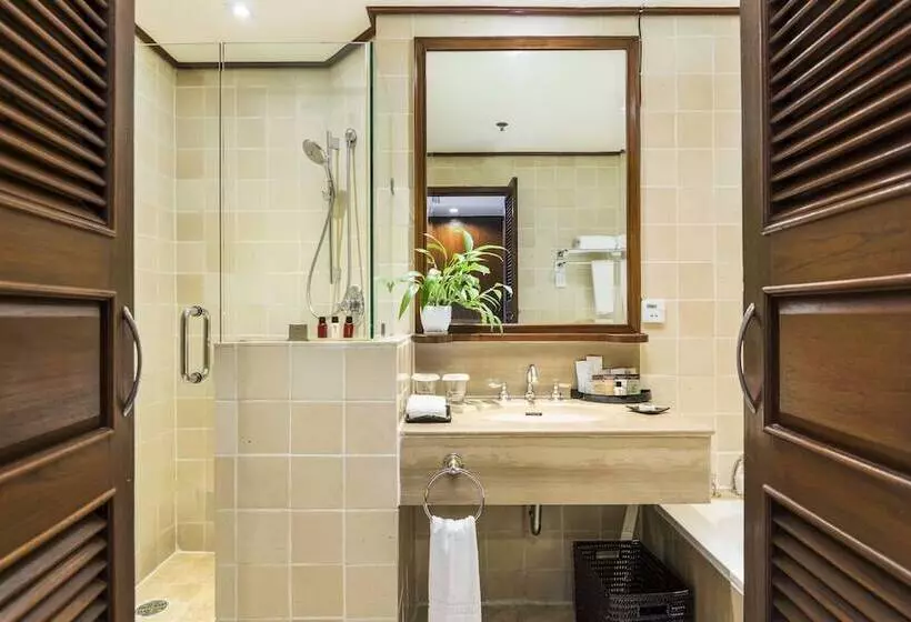 اتاق کلاب, Chatrium Royal Lake Yangon