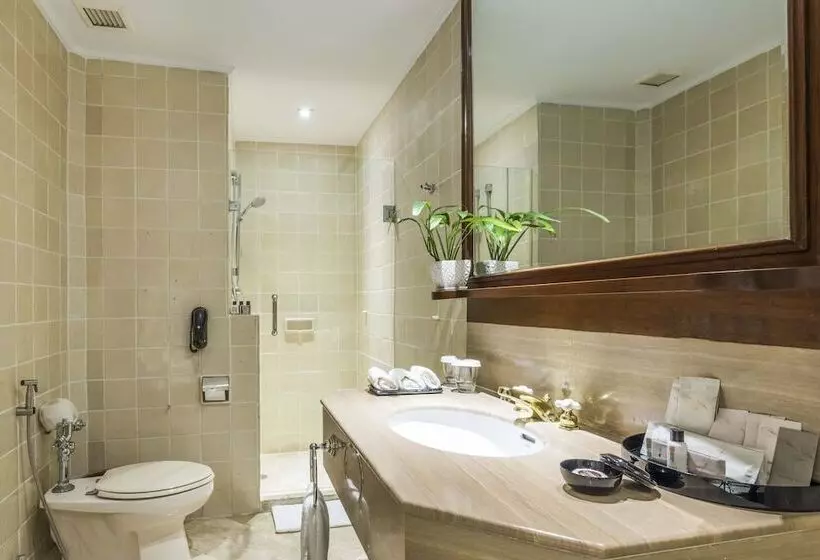سوئیت کلاب, Chatrium Royal Lake Yangon