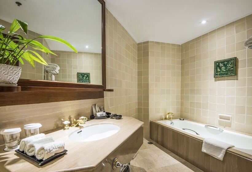 سوئیت کلاب, Chatrium Royal Lake Yangon