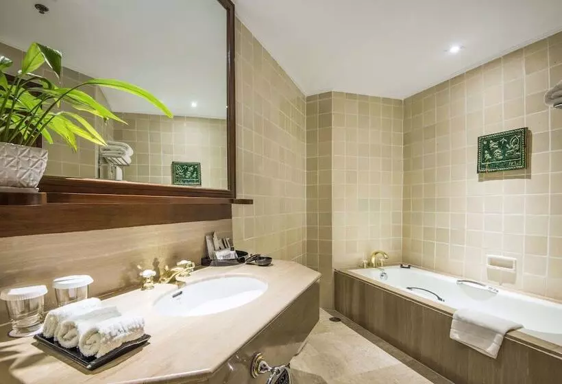 سوئیت کلاب, Chatrium Royal Lake Yangon