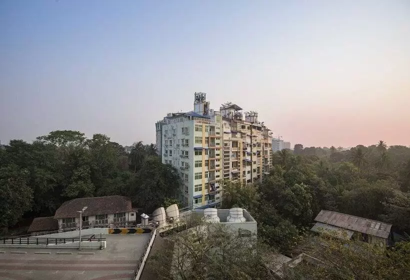 اتاق لوکس با چشم‌انداز شهر, Chatrium Royal Lake Yangon
