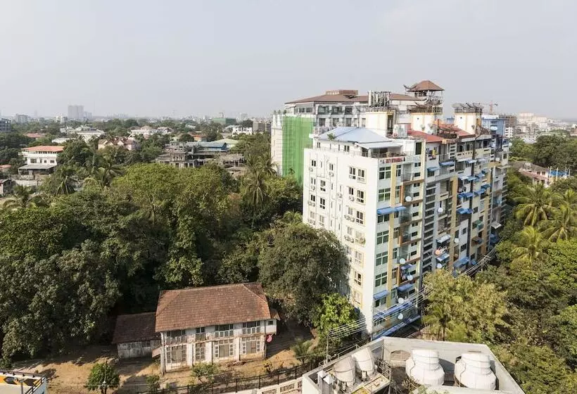 اتاق لوکس با چشم‌انداز شهر, Chatrium Royal Lake Yangon