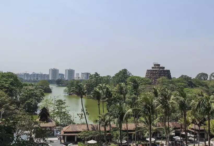 اتاق لوکس با چشم‌انداز باغ, Chatrium Royal Lake Yangon