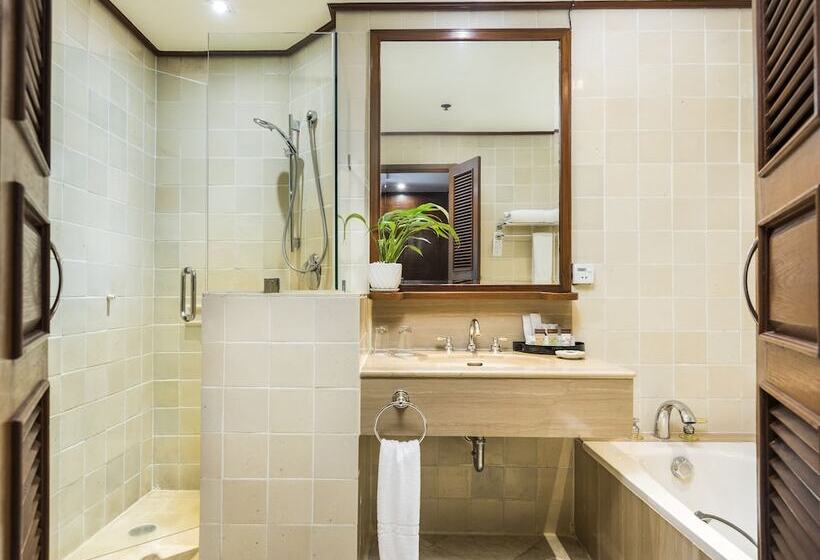 اتاق لوکس با چشم‌انداز باغ, Chatrium Royal Lake Yangon