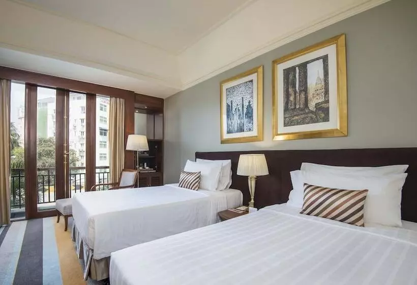 اتاق لوکس با چشم‌انداز باغ, Chatrium Royal Lake Yangon