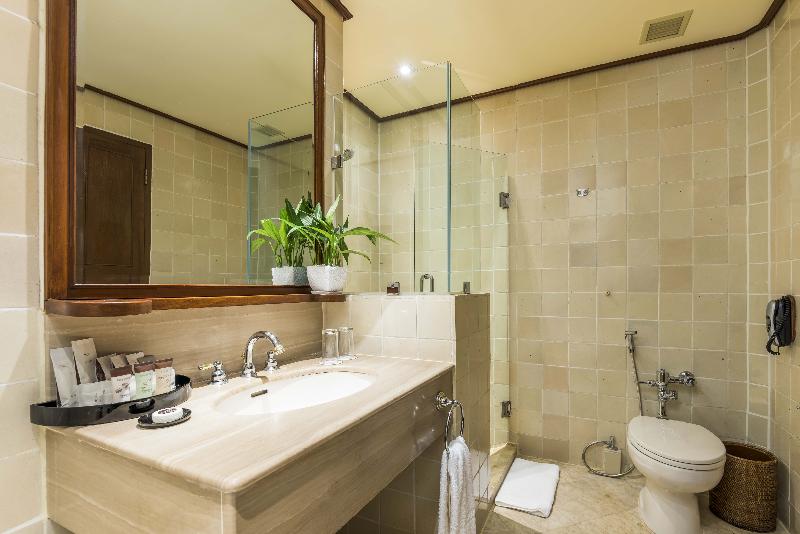 Deluxe Room Lake View, Chatrium Royal Lake Yangon
