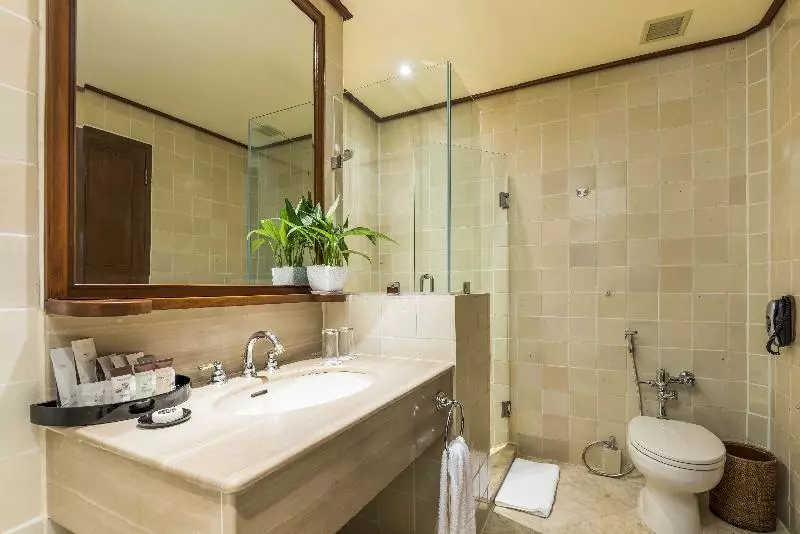اتاق لوکس با چشم‌انداز دریاچه, Chatrium Royal Lake Yangon