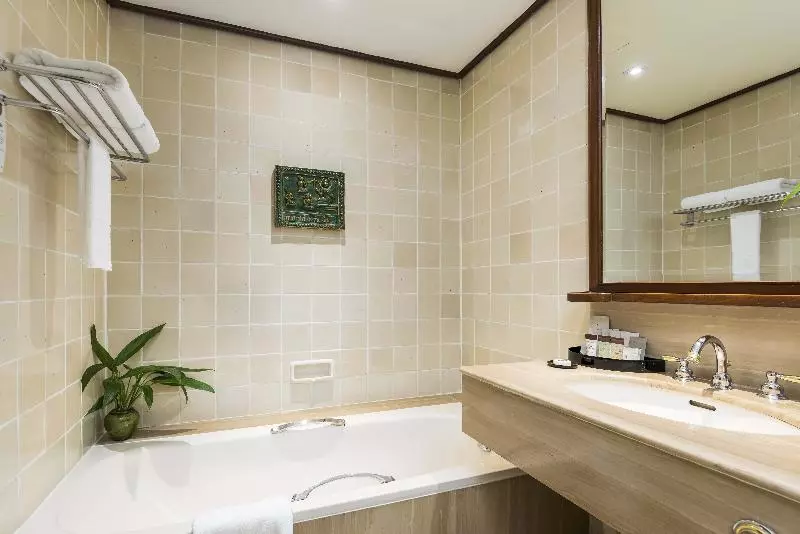 اتاق لوکس با چشم‌انداز دریاچه, Chatrium Royal Lake Yangon
