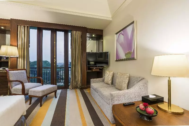 اتاق لوکس با چشم‌انداز دریاچه, Chatrium Royal Lake Yangon