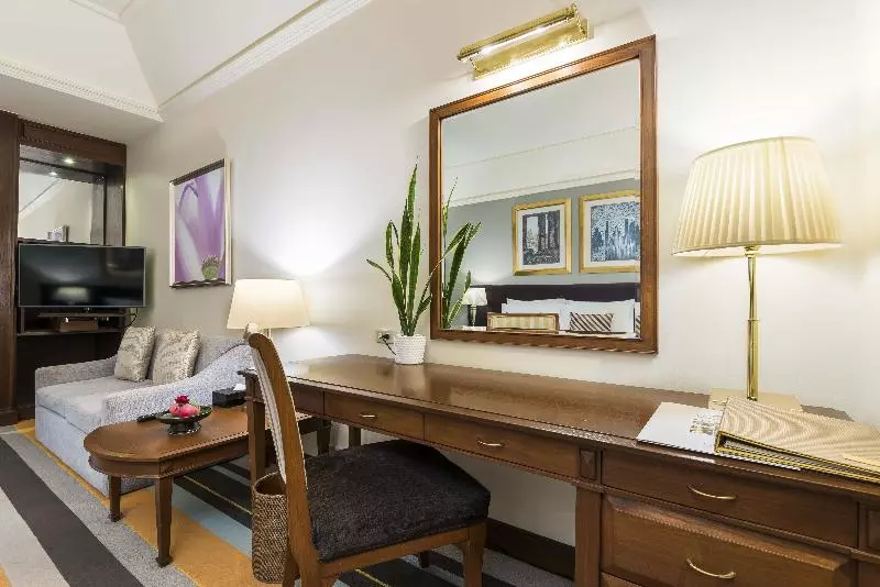 اتاق لوکس با چشم‌انداز دریاچه, Chatrium Royal Lake Yangon