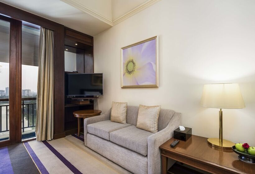 اتاق کلاب, Chatrium Royal Lake Yangon