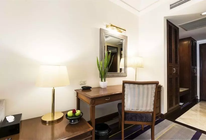 اتاق کلاب, Chatrium Royal Lake Yangon