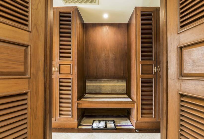 اتاق کلاب, Chatrium Royal Lake Yangon