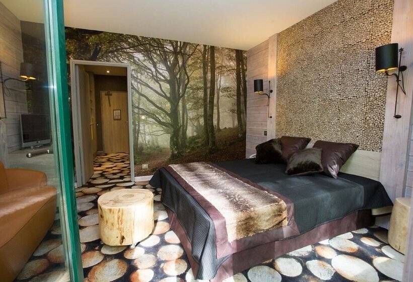 غرفة عائلية, Des Trois Hiboux